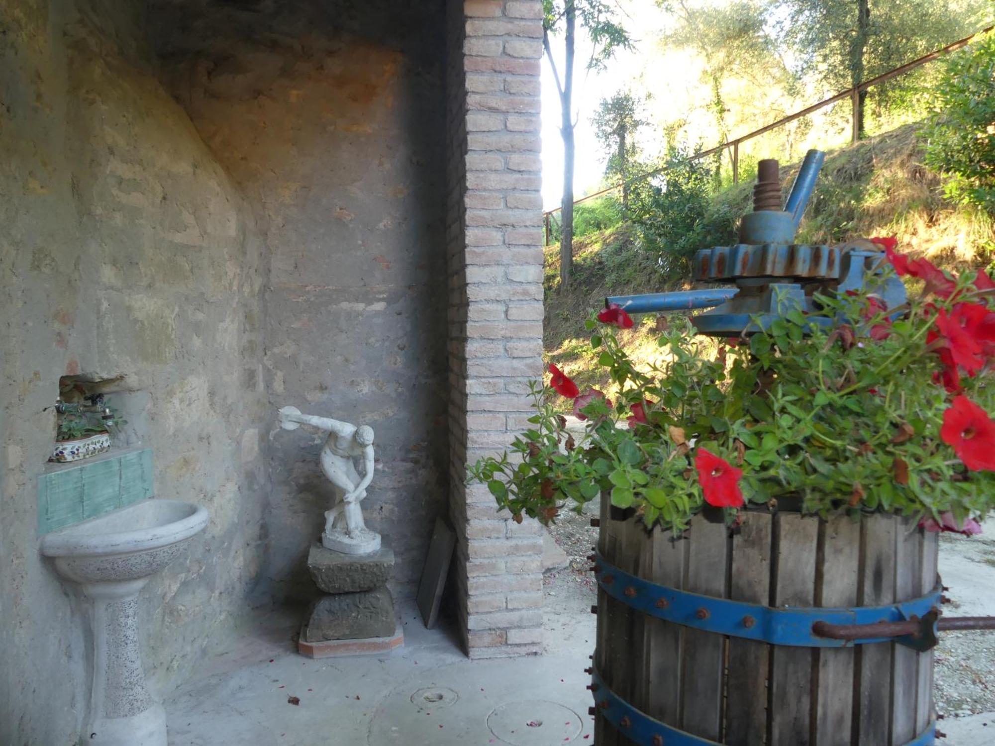 Helichrysum Bed & Breakfast Vinci Bagian luar foto